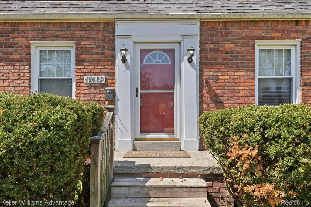 18689 Five Points Street Redford Charter Township MI 48240