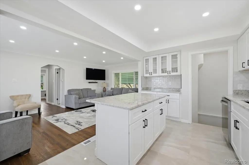 28781 Palomino Drive Warren City MI 48093