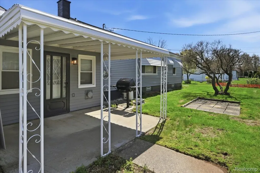 28781 Palomino Drive Warren City MI 48093