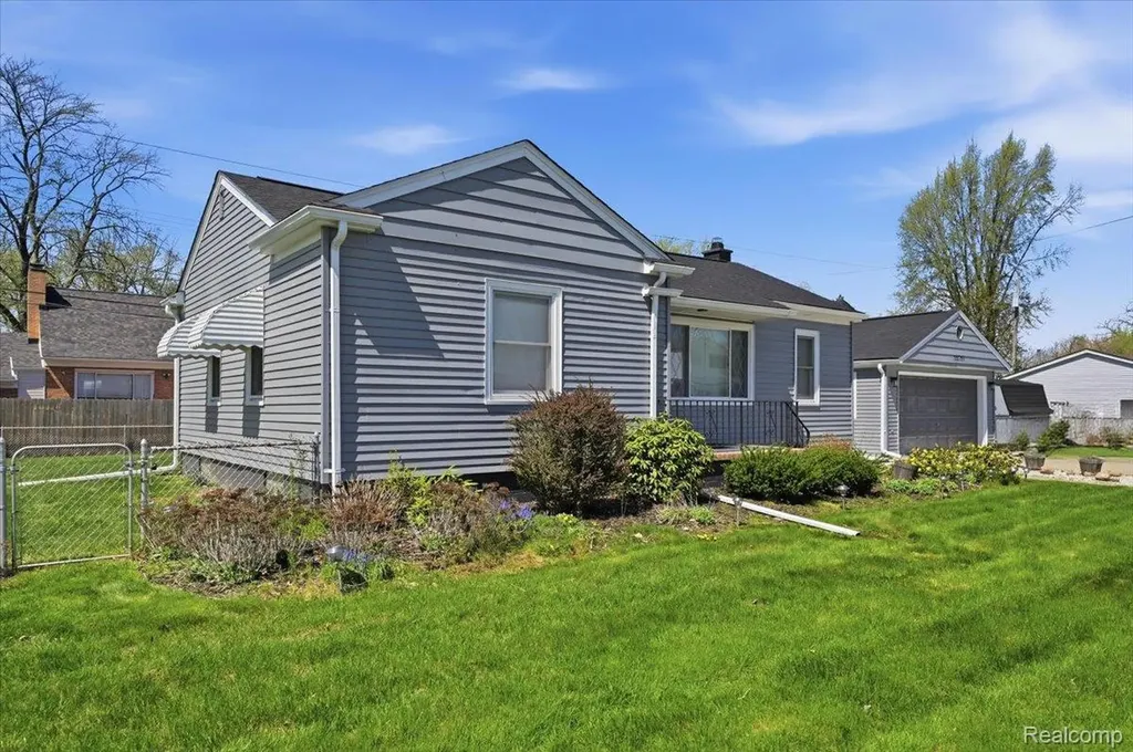 28781 Palomino Drive Warren City MI 48093