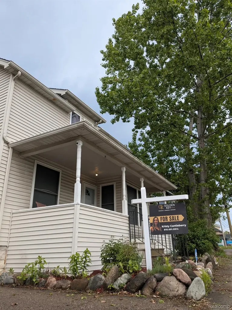 1108 S Grand Traverse Street Flint City MI 48502