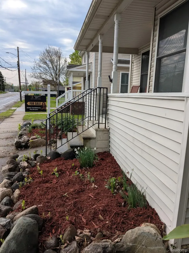 1108 S Grand Traverse Street Flint City MI 48502