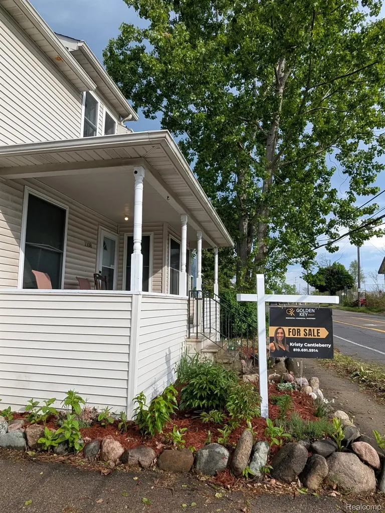 1108 S Grand Traverse Street Flint City MI 48502