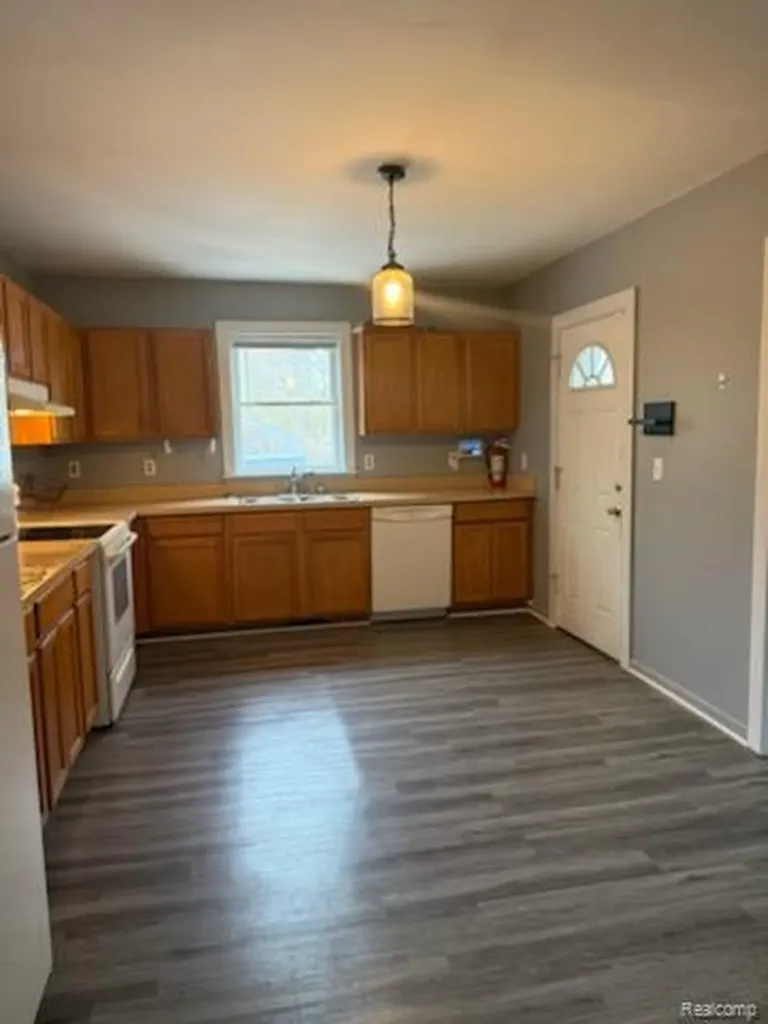1108 S Grand Traverse Street Flint City MI 48502