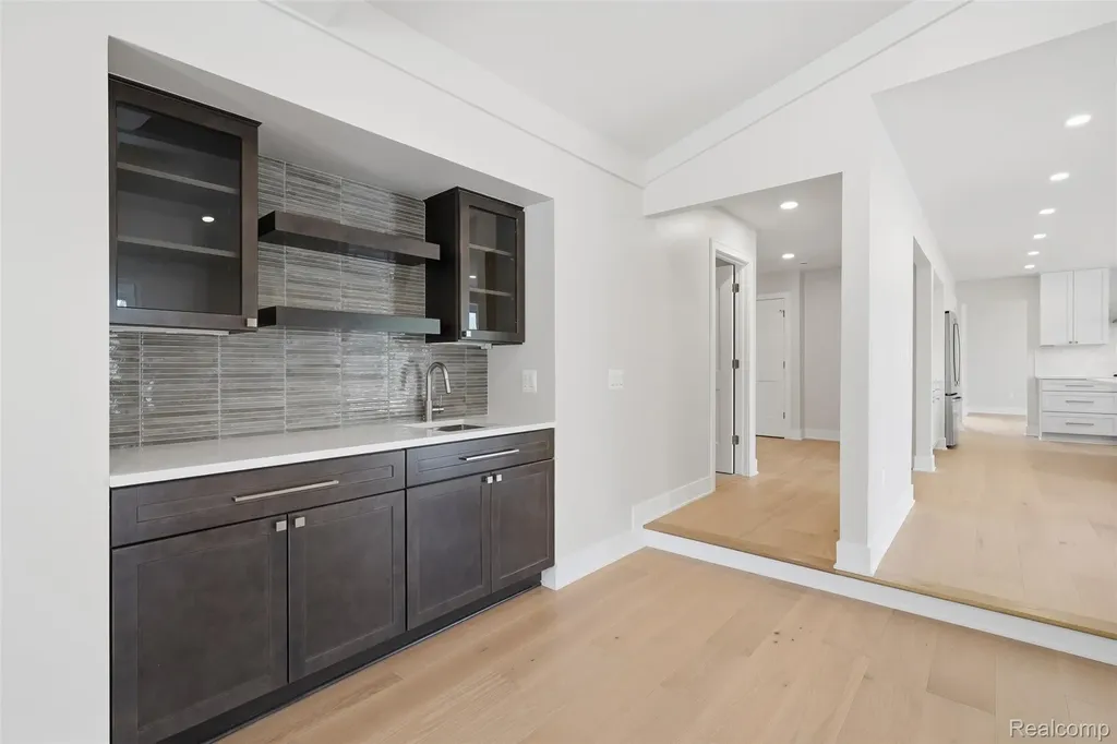 1906 Independence Court Rochester Hills City MI 48306