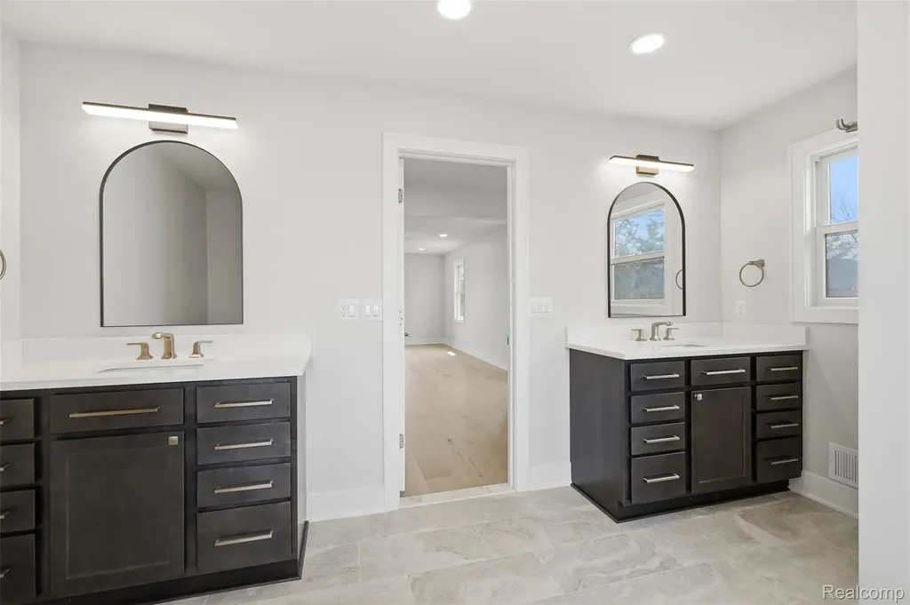 1906 Independence Court Rochester Hills City MI 48306