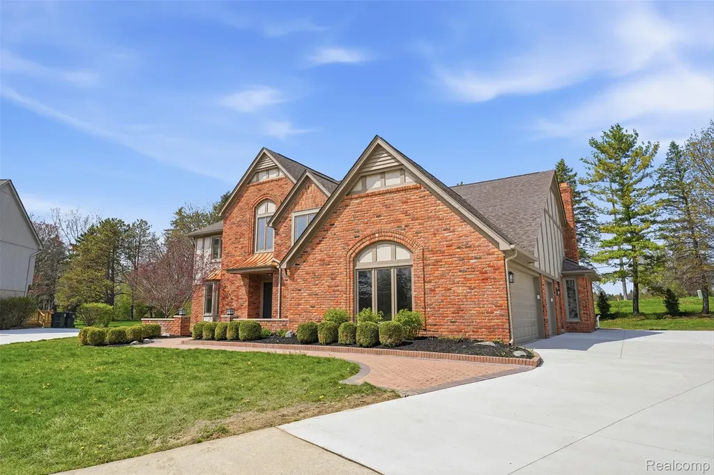 1906 Independence Court Rochester Hills City MI 48306