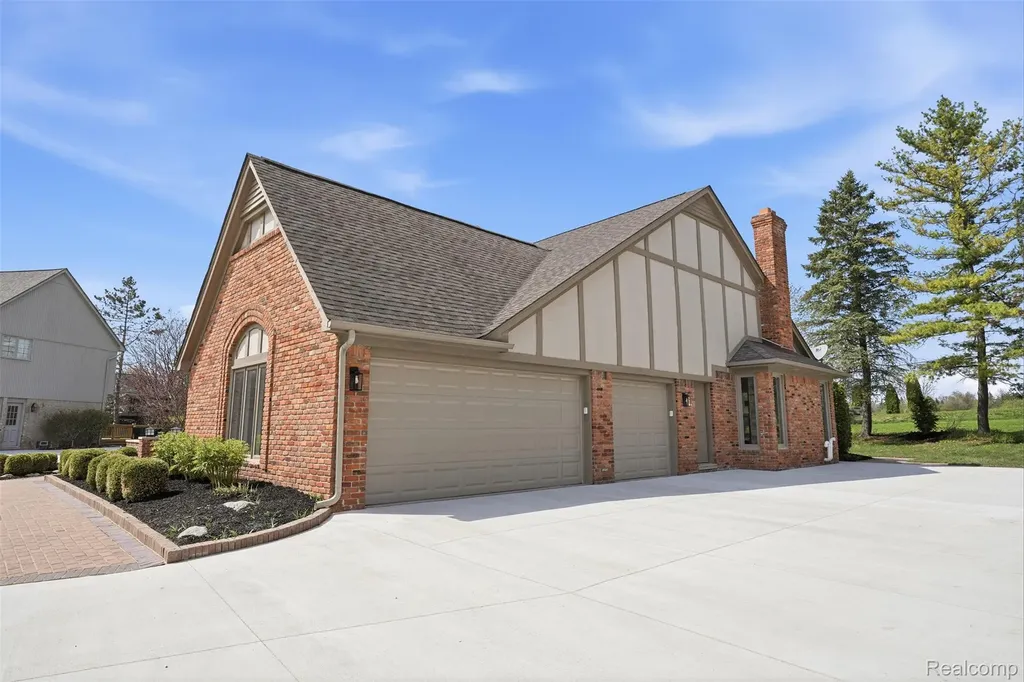 1906 Independence Court Rochester Hills City MI 48306