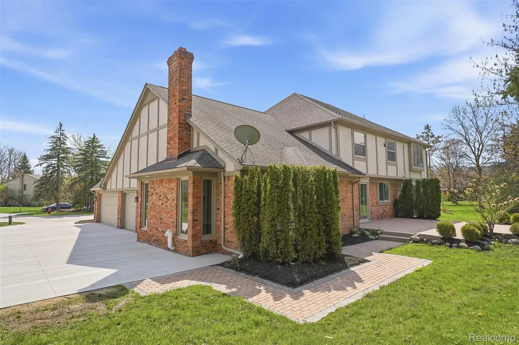 1906 Independence Court Rochester Hills City MI 48306