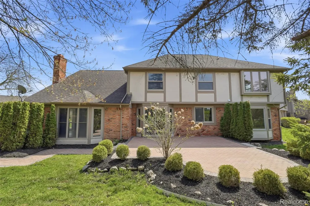 1906 Independence Court Rochester Hills City MI 48306
