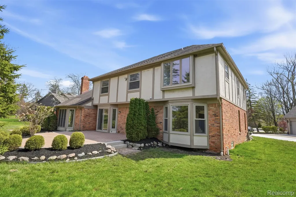 1906 Independence Court Rochester Hills City MI 48306