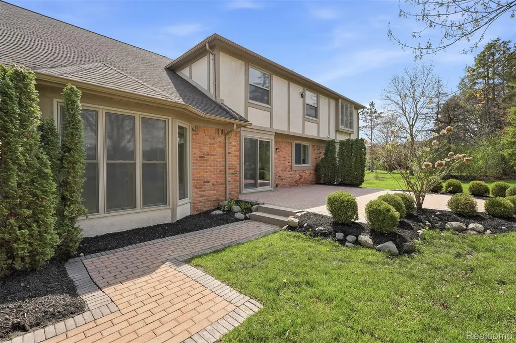 1906 Independence Court Rochester Hills City MI 48306