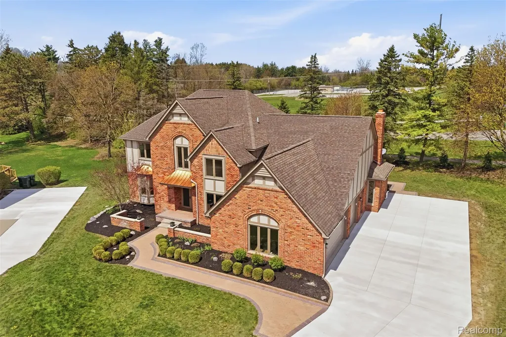 1906 Independence Court Rochester Hills City MI 48306