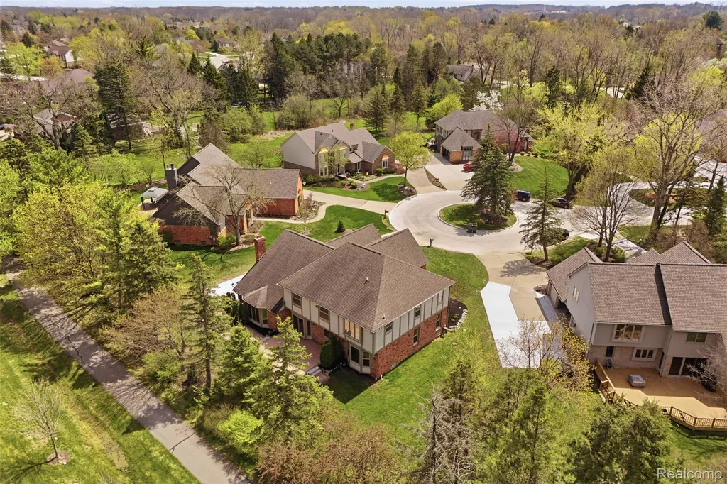1906 Independence Court Rochester Hills City MI 48306