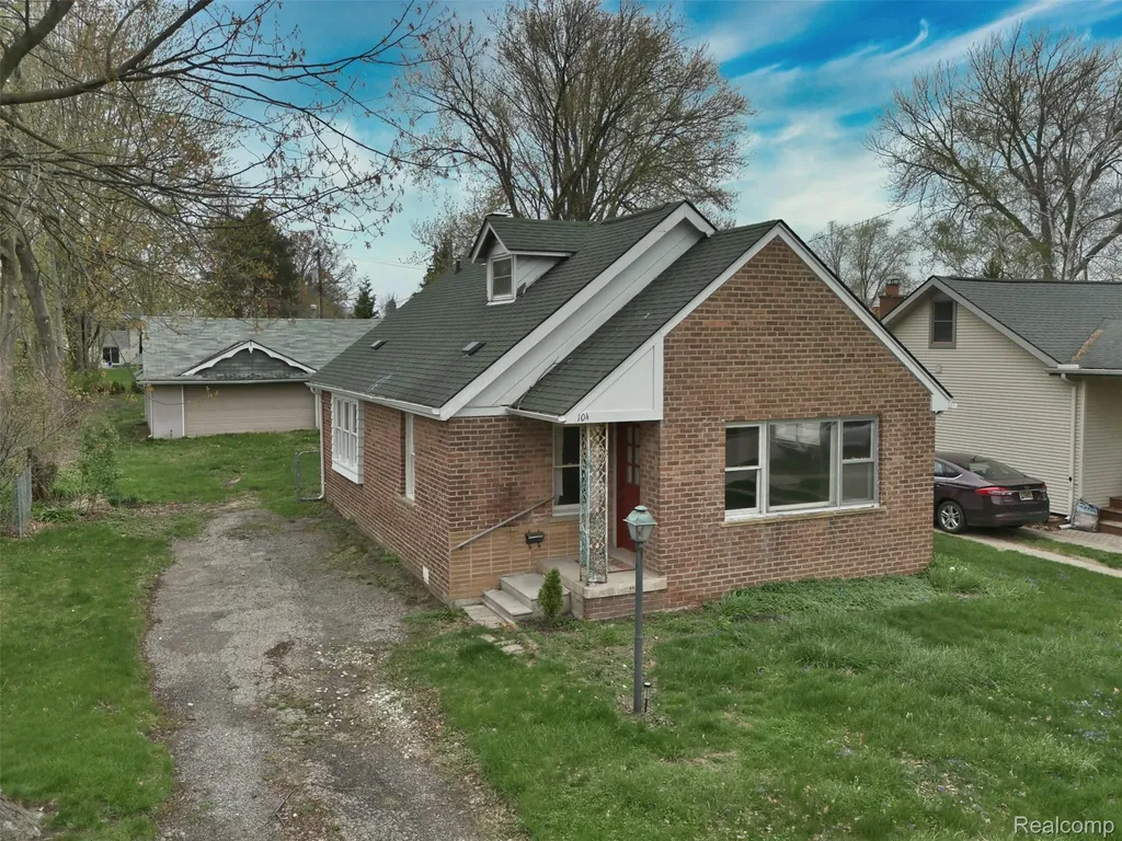 104 Leroy Avenue Clawson City MI 48017