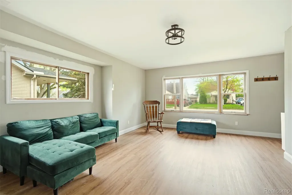 104 Leroy Avenue Clawson City MI 48017