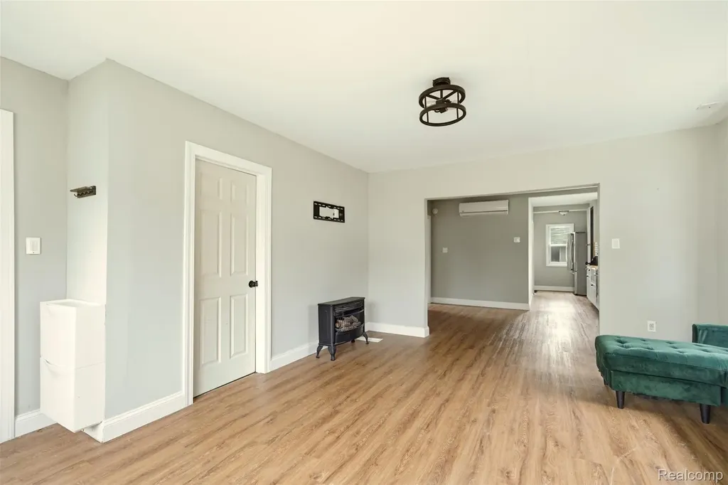 104 Leroy Avenue Clawson City MI 48017
