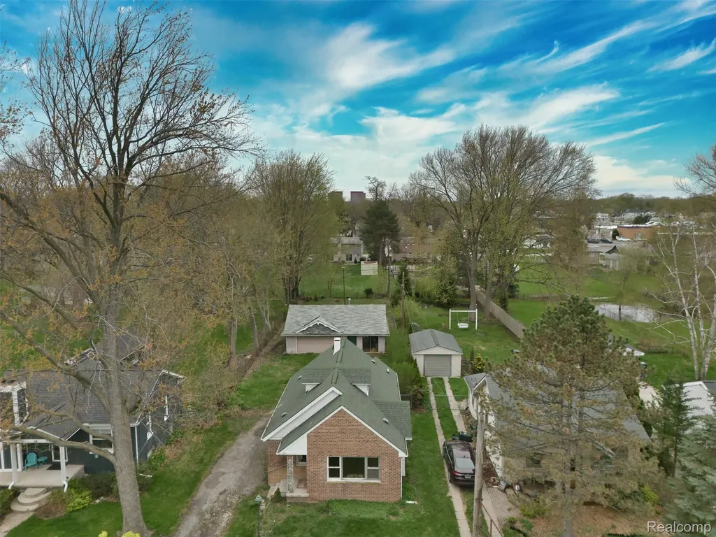 104 Leroy Avenue Clawson City MI 48017