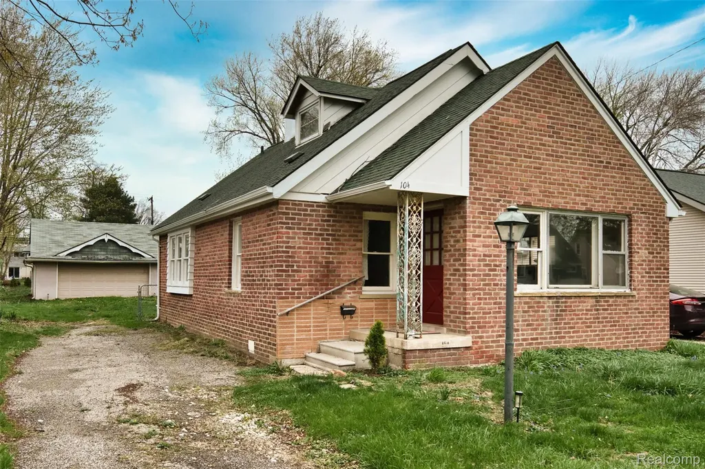 104 Leroy Avenue Clawson City MI 48017