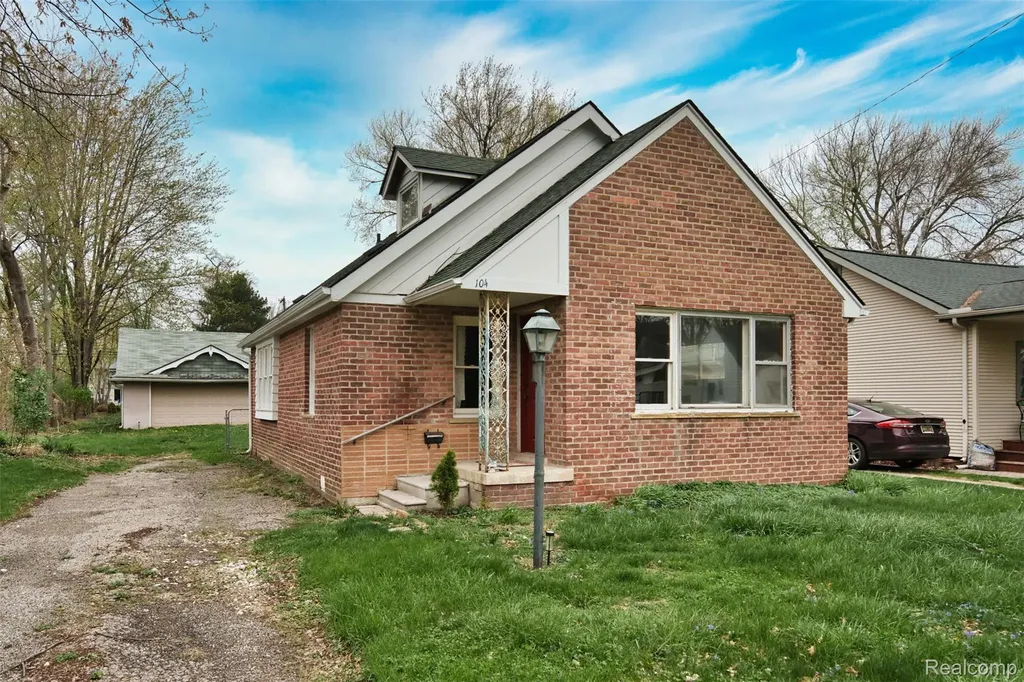 104 Leroy Avenue Clawson City MI 48017