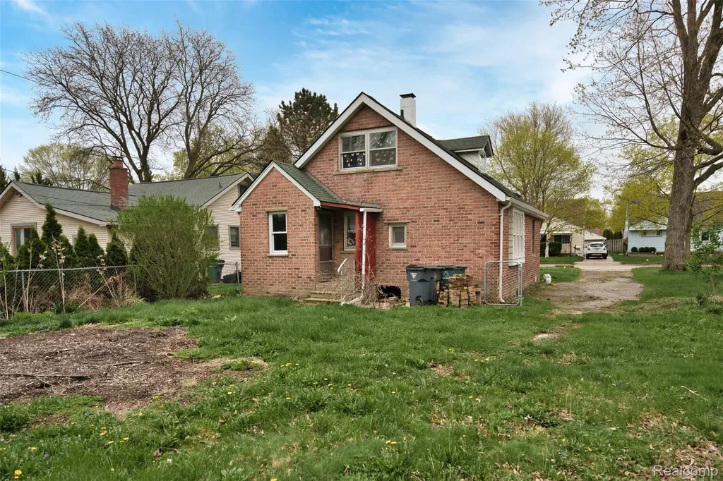 104 Leroy Avenue Clawson City MI 48017