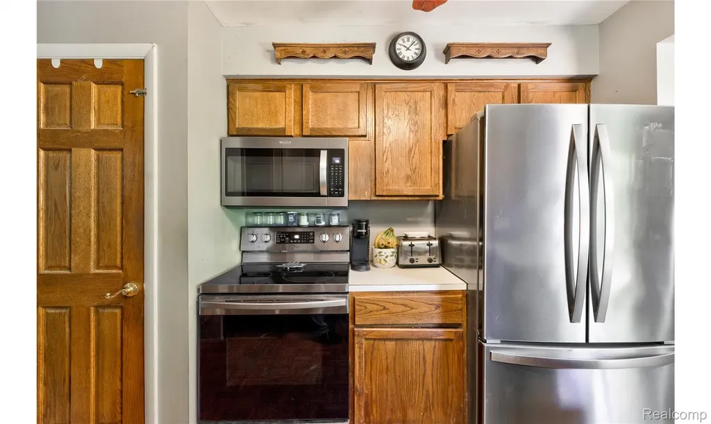 2697 Holland Street Lake Orion Village MI 48360