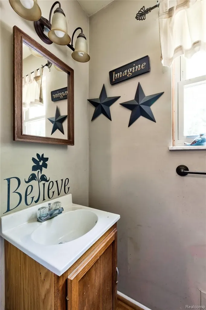 2697 Holland Street Lake Orion Village MI 48360