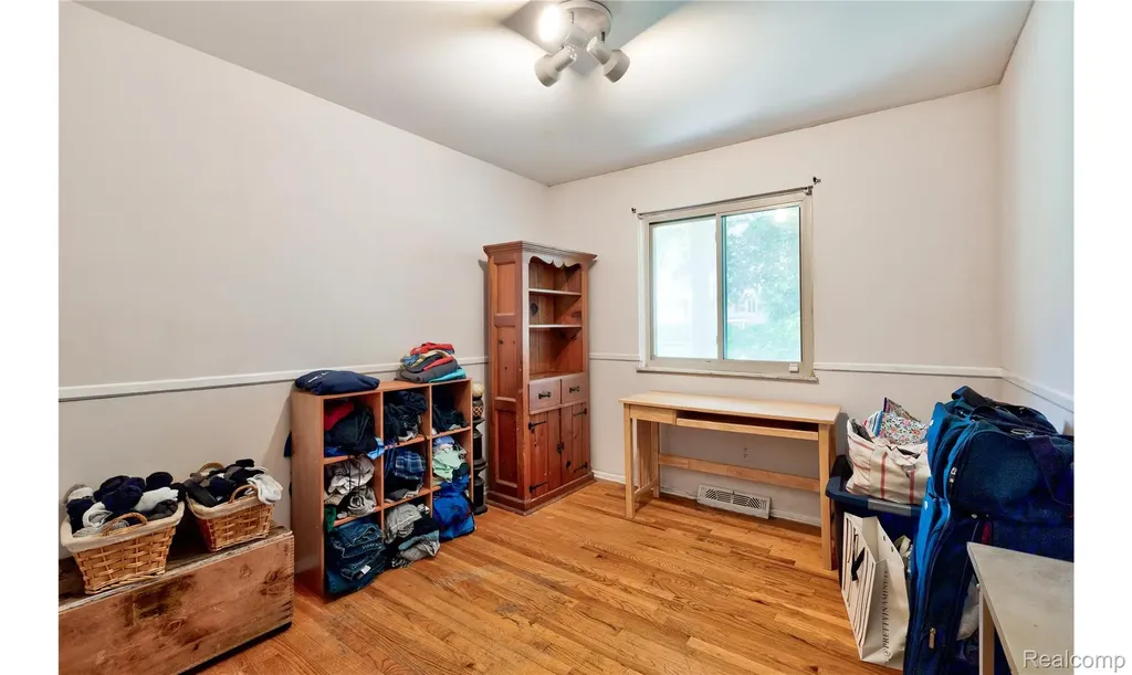 2697 Holland Street Lake Orion Village MI 48360