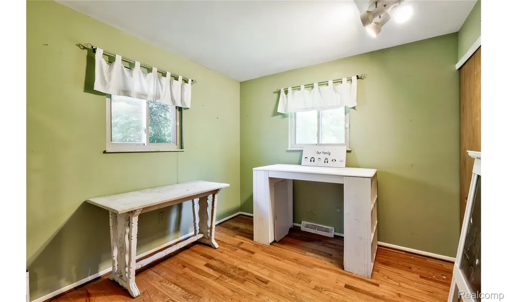 2697 Holland Street Lake Orion Village MI 48360