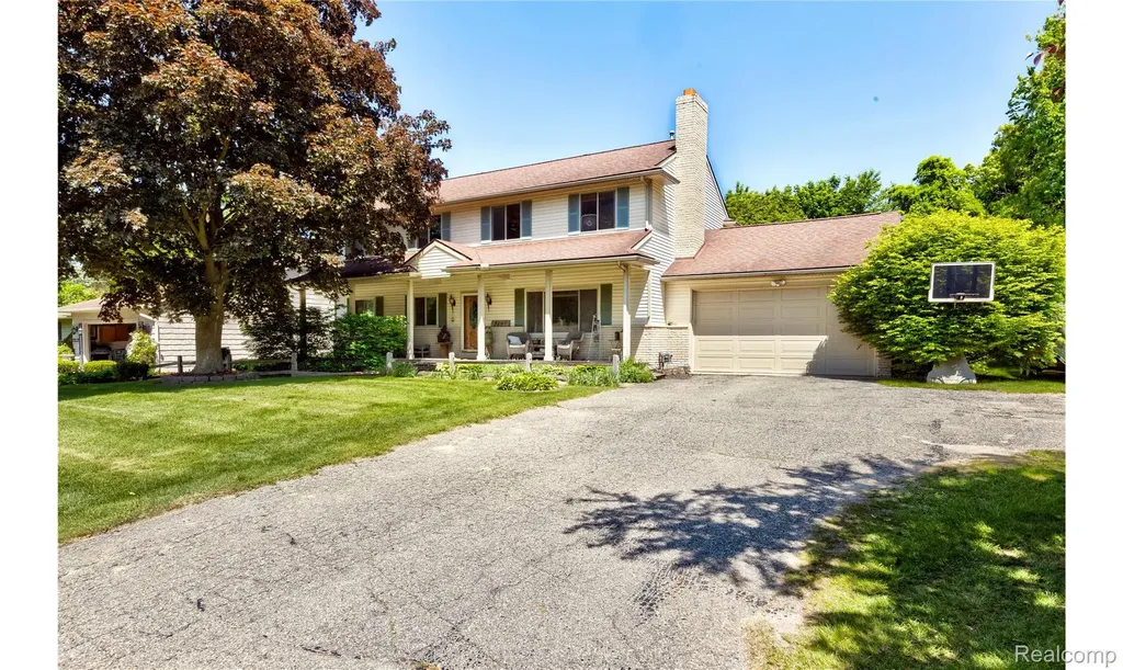 2697 Holland Street Lake Orion Village MI 48360