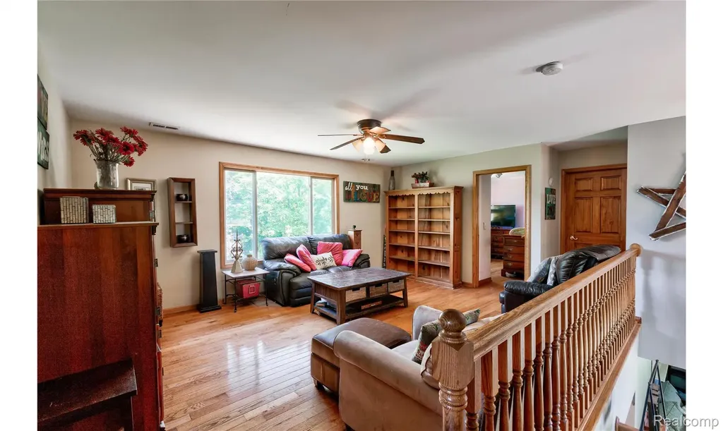2697 Holland Street Lake Orion Village MI 48360