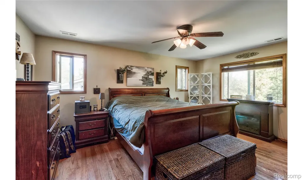 2697 Holland Street Lake Orion Village MI 48360