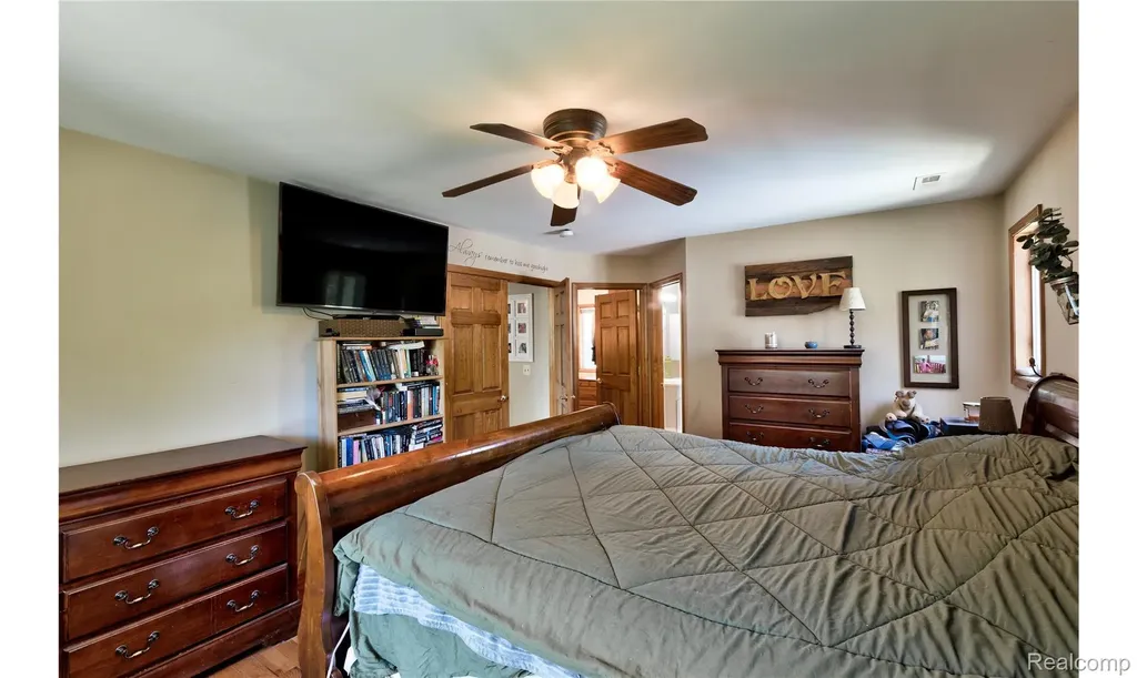 2697 Holland Street Lake Orion Village MI 48360