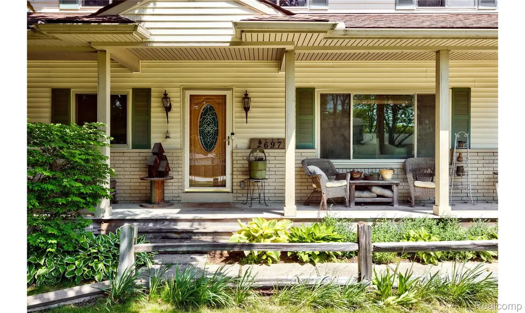 2697 Holland Street Lake Orion Village MI 48360