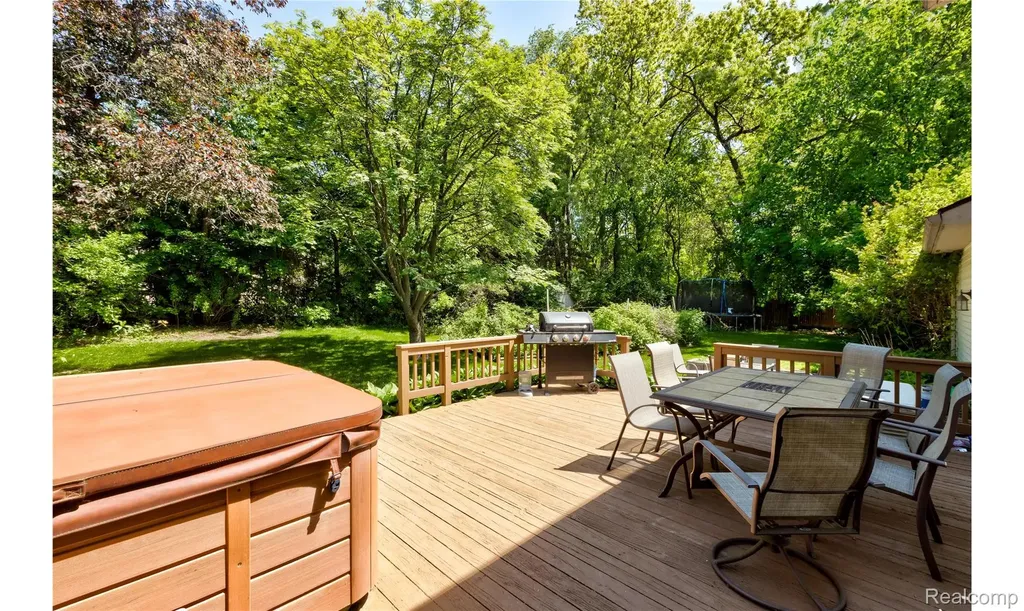 2697 Holland Street Lake Orion Village MI 48360