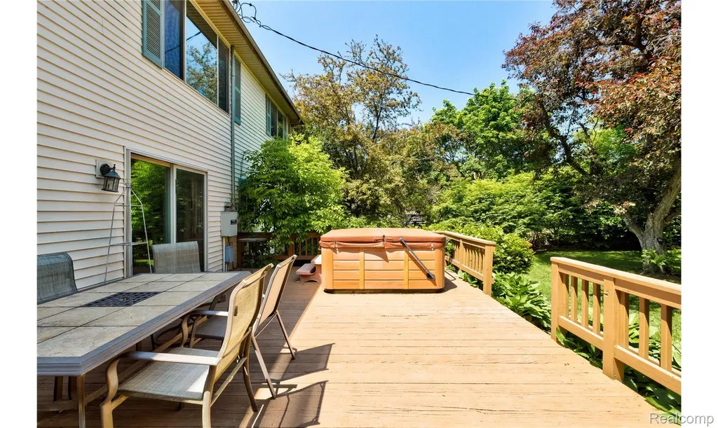2697 Holland Street Lake Orion Village MI 48360