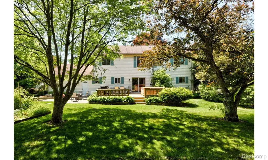 2697 Holland Street Lake Orion Village MI 48360