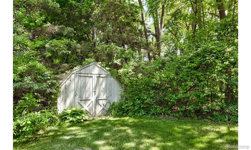 2697 Holland Street Lake Orion Village MI 48360