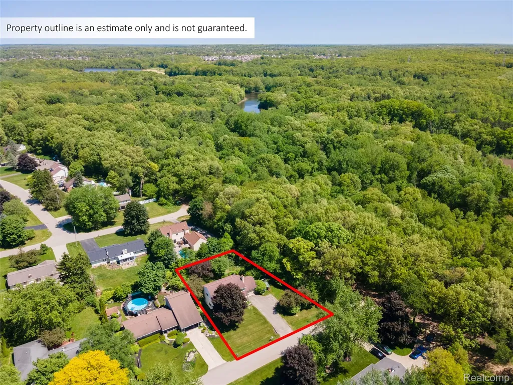 2697 Holland Street Lake Orion Village MI 48360