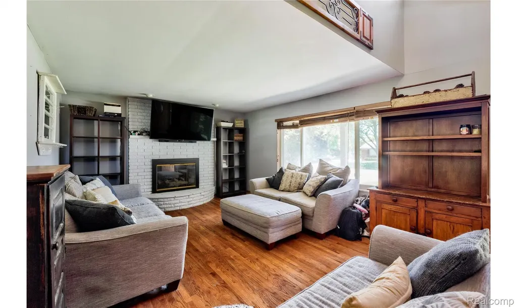2697 Holland Street Lake Orion Village MI 48360