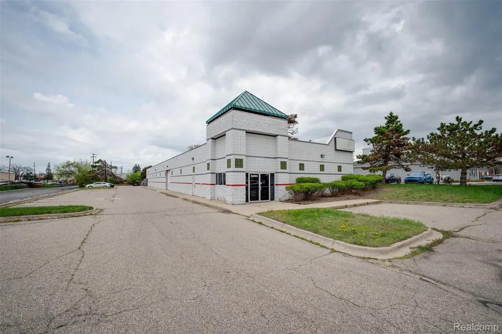 4359 Highland Road Waterford Charter Township MI 48328