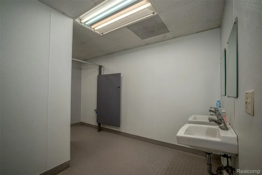 4359 Highland Road Waterford Charter Township MI 48328
