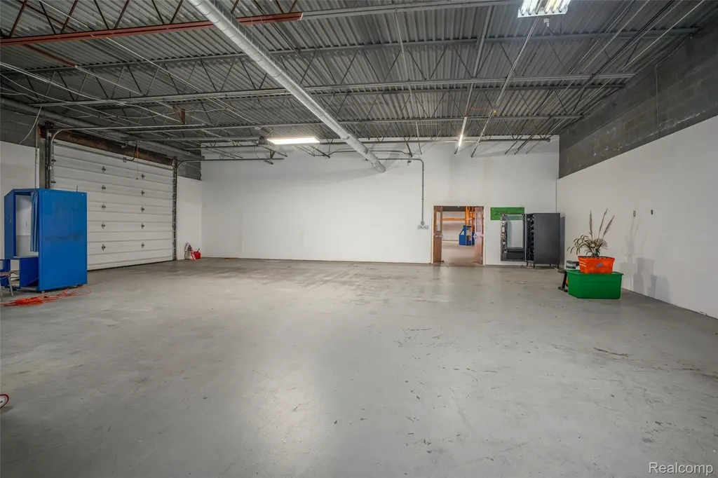 4359 Highland Road Waterford Charter Township MI 48328