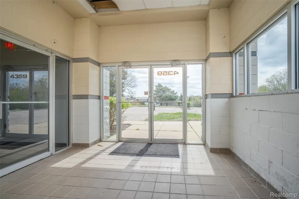 4359 Highland Road Waterford Charter Township MI 48328
