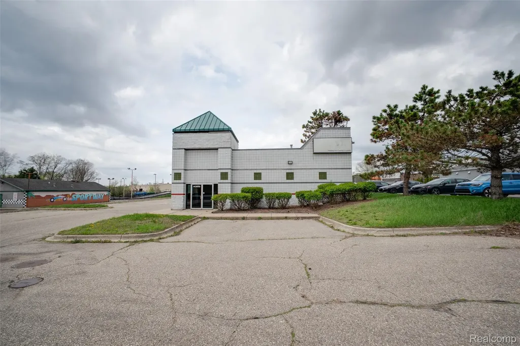 4359 Highland Road Waterford Charter Township MI 48328