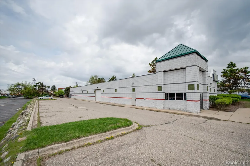4359 Highland Road Waterford Charter Township MI 48328
