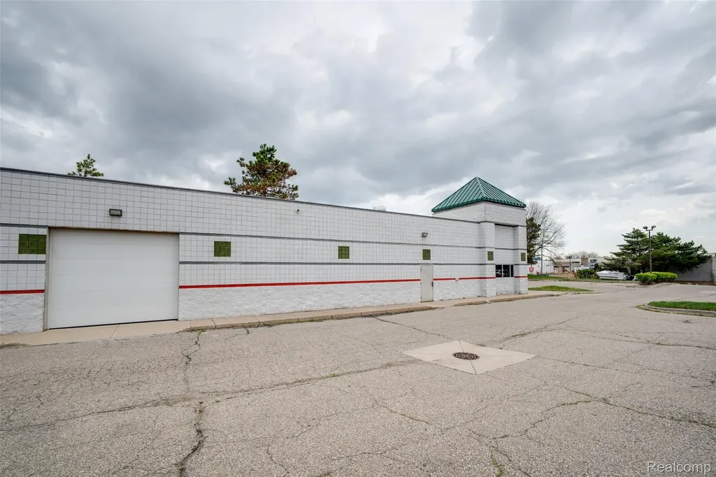 4359 Highland Road Waterford Charter Township MI 48328