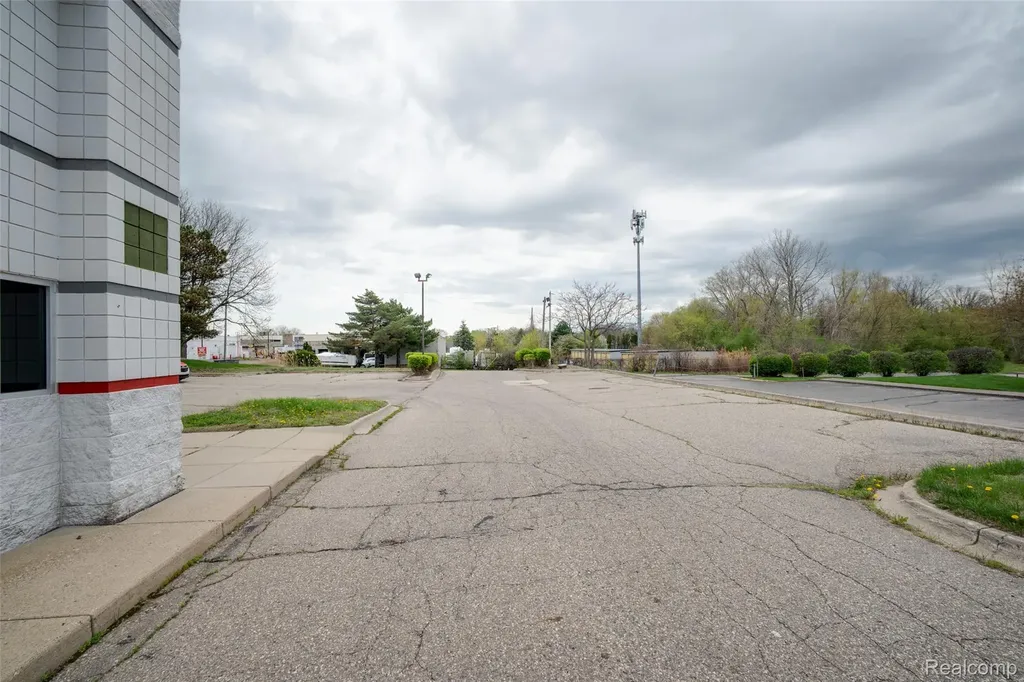 4359 Highland Road Waterford Charter Township MI 48328