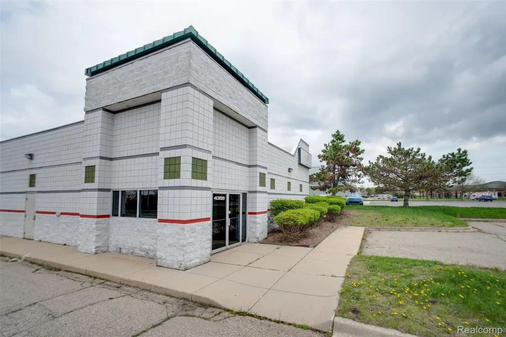 4359 Highland Road Waterford Charter Township MI 48328