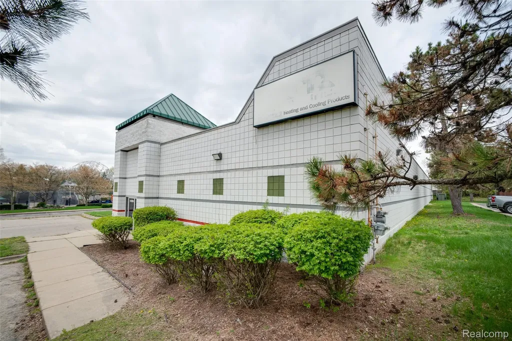 4359 Highland Road Waterford Charter Township MI 48328